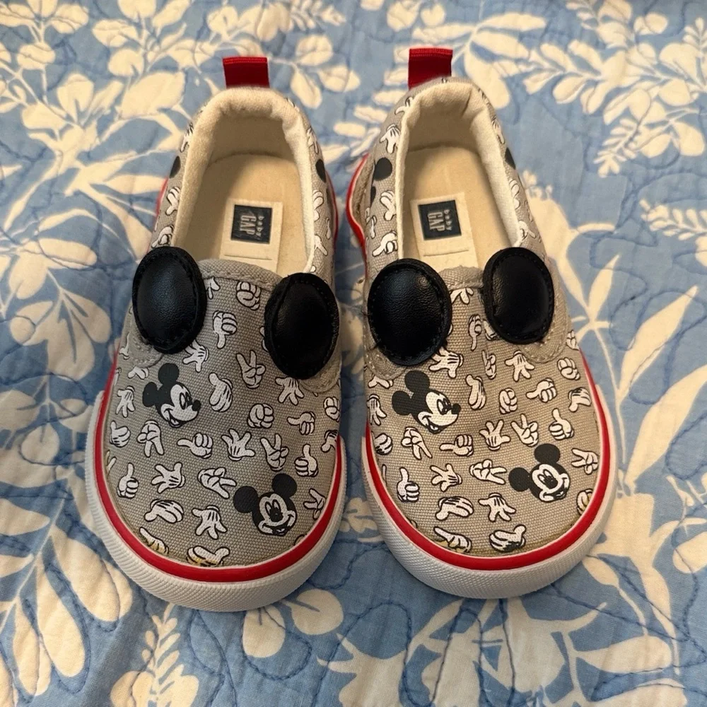 Baby Gap Disney Mickey Mouse Kids Sneakers Gray and Black Size 5 US